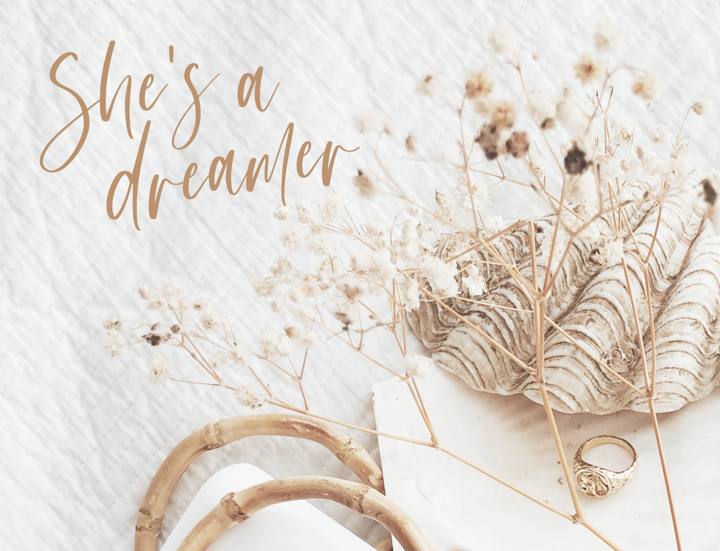 Dreamland Font - Design Pixie